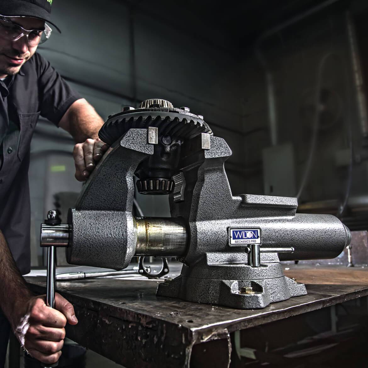 Wilton 28810 4-1/2-Inch 360-Degree Swivel Base Mechanics Pro Vise