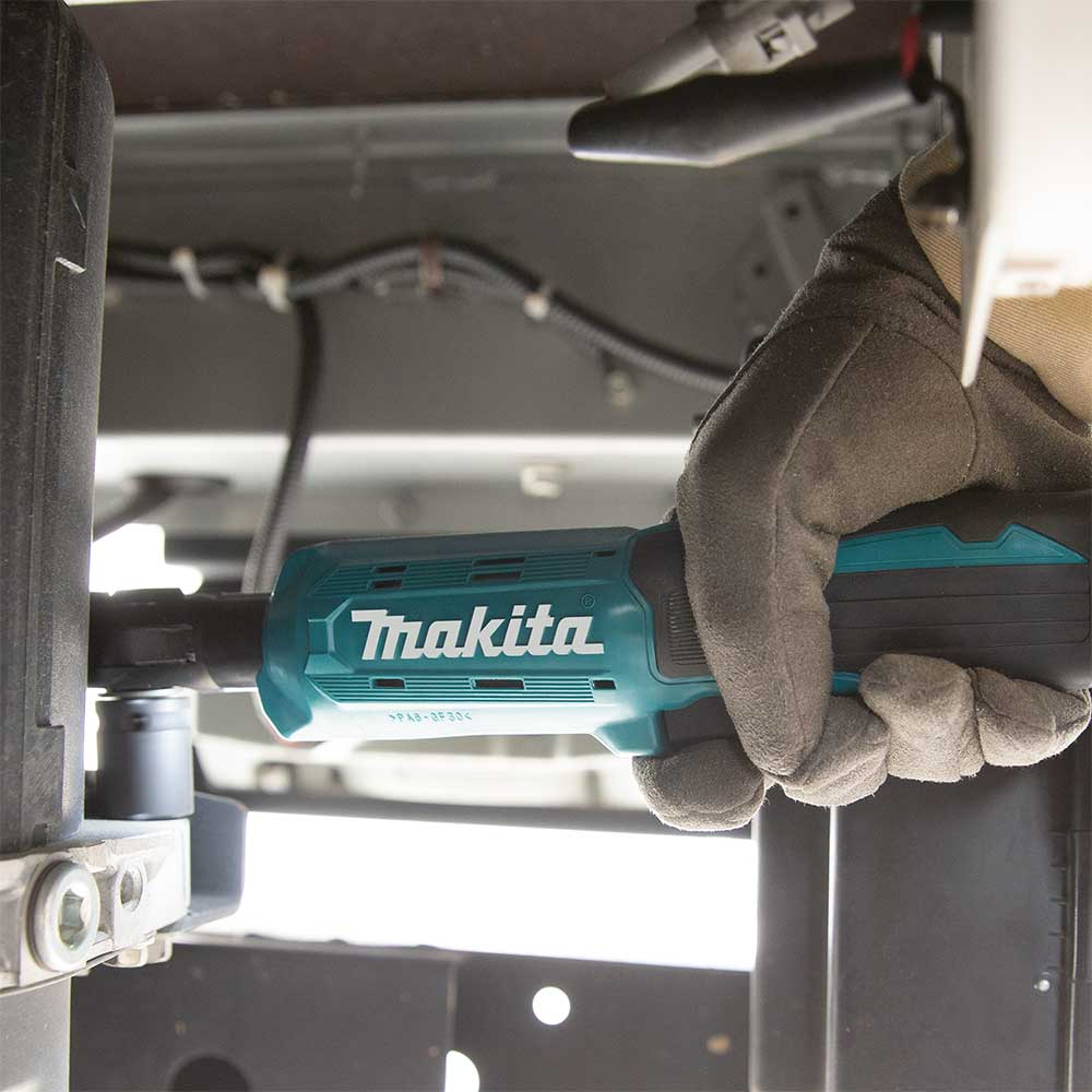 Makita XRW01SR1 18V LXT 3/8"-1/4" Square Drive Li-Ion Cordless Ratchet Kit