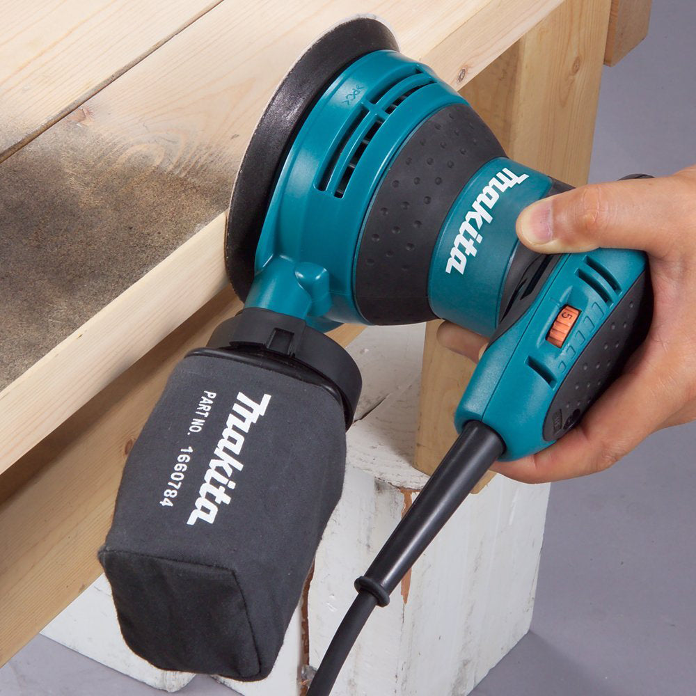 Makita BO5031K 5-Inch 3.0 Amp Variable Speed Control Random Orbit Sander Kit