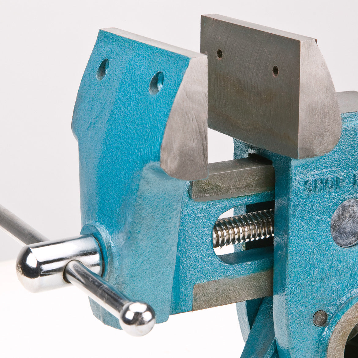 Shop Fox D3125 3-1/2 x 2-1/8-Inch Jaws 360 Degree Capacity Swivel Parrot Vise