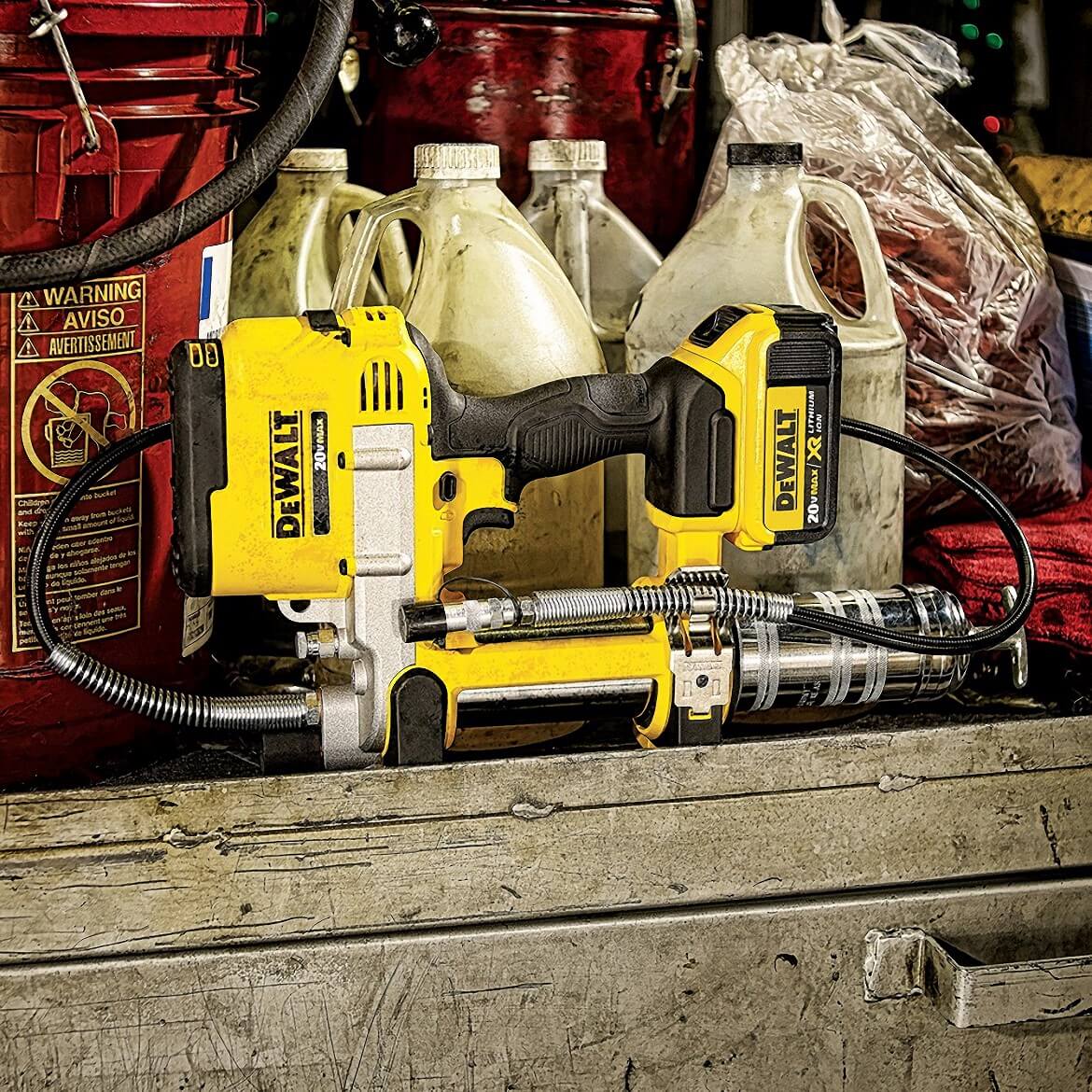 DeWALT DCGG571M1 20V MAX Lithium Ion Automatic 42" Grease Gun Tool Kit