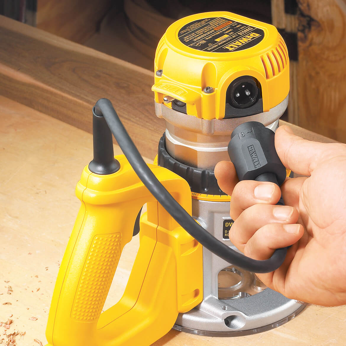 DeWALT DW618D 2-1/4 HP Heavy-Duty Maximum Motor HP EVS D-Handle Router