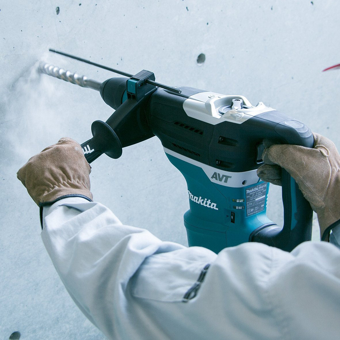 Makita HR4013C 1-9/16-Inch 11.0 Amp 8.4-Ft. Lbs Corded AVT Rotary Hammer
