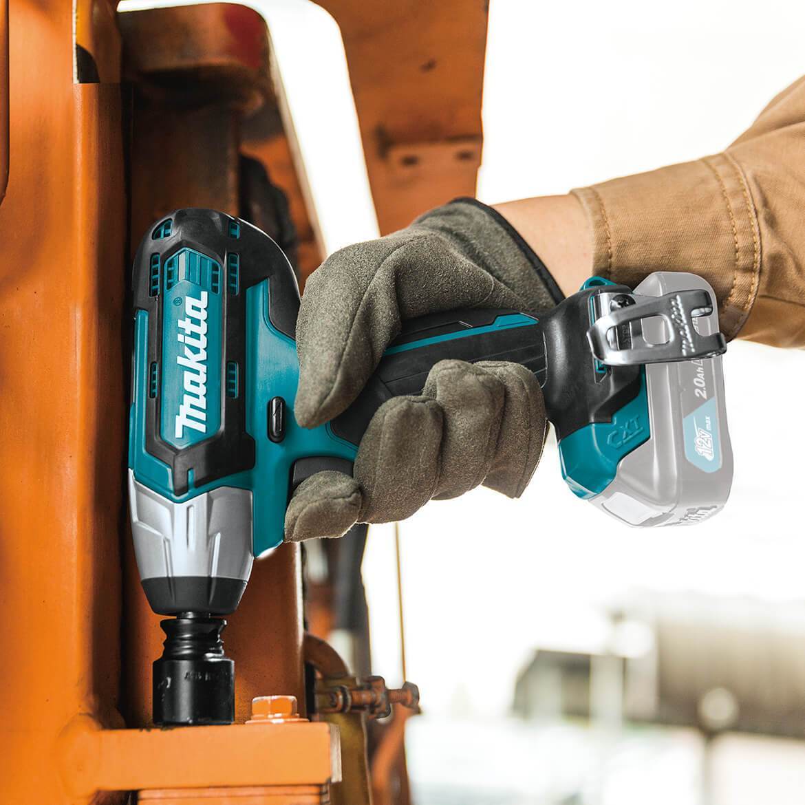 Makita WT02Z 12-Volt 3/8-Inch Max CXT Cordless Imapct Wrench Kit - Bare Tool