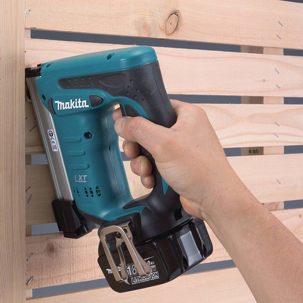 Makita XTS01Z 18-Volt 3/8-Inch Cordless Lithium-Ion Crown Stapler, - Bare Tool