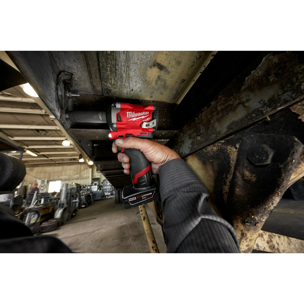Milwaukee M12 2555-22 M12 FUEL 12V 1/2-Inch Cordless Stubby Impact Wrench Kit