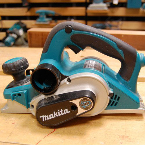 Makita KP0800K 3-1/4" 6.5 Amp 31/4" Wide 3/32" Deep Ergonomic Corded Planer Kit